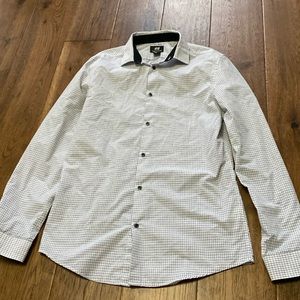 H&M button down shirt. Slim fit and easy iron